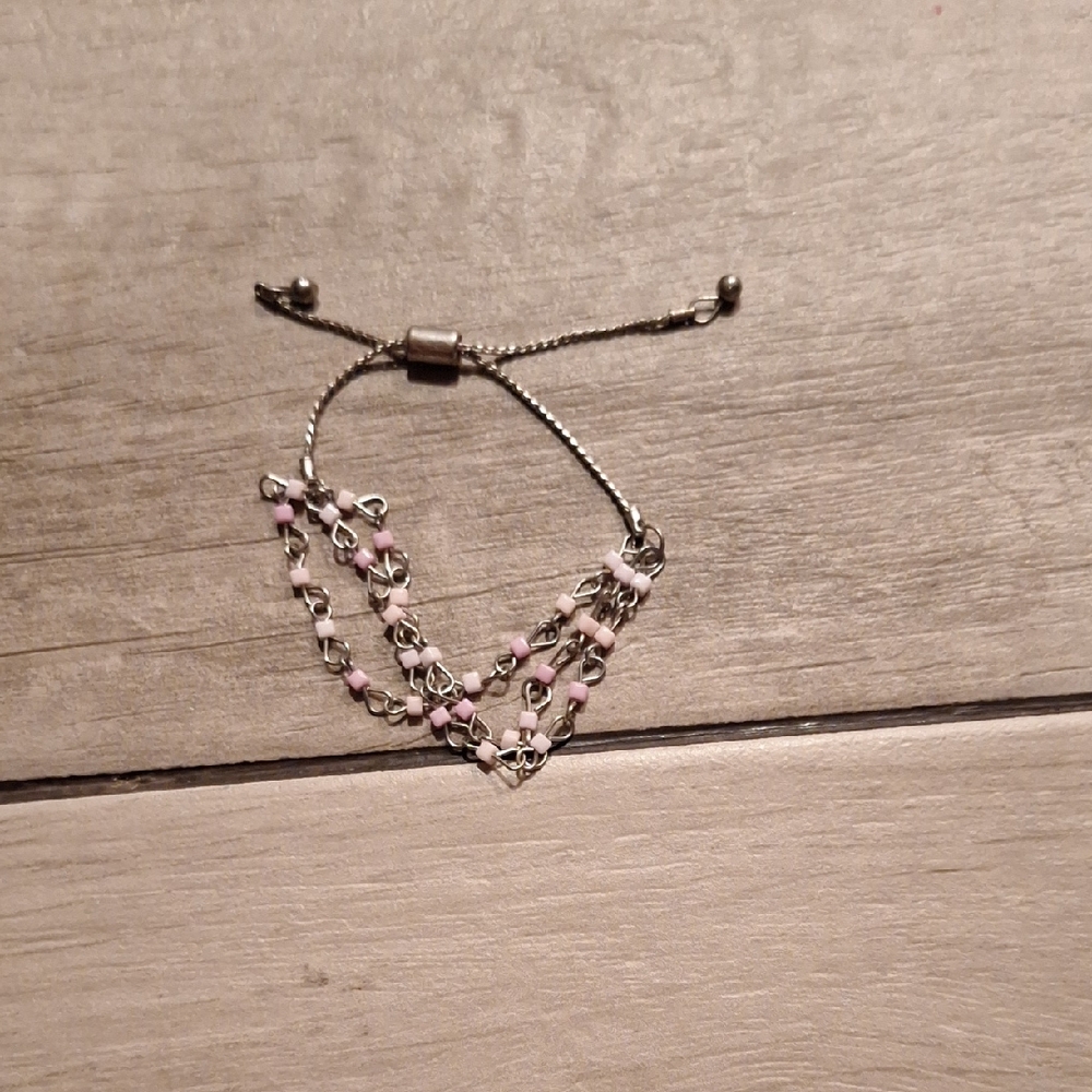 ๐Silver and Pink Beaded Bracelet๐ฌ